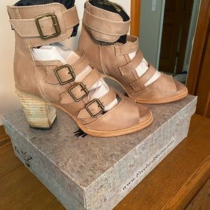 Freebird by Steven Bianca Bootie Size 9 NWB
